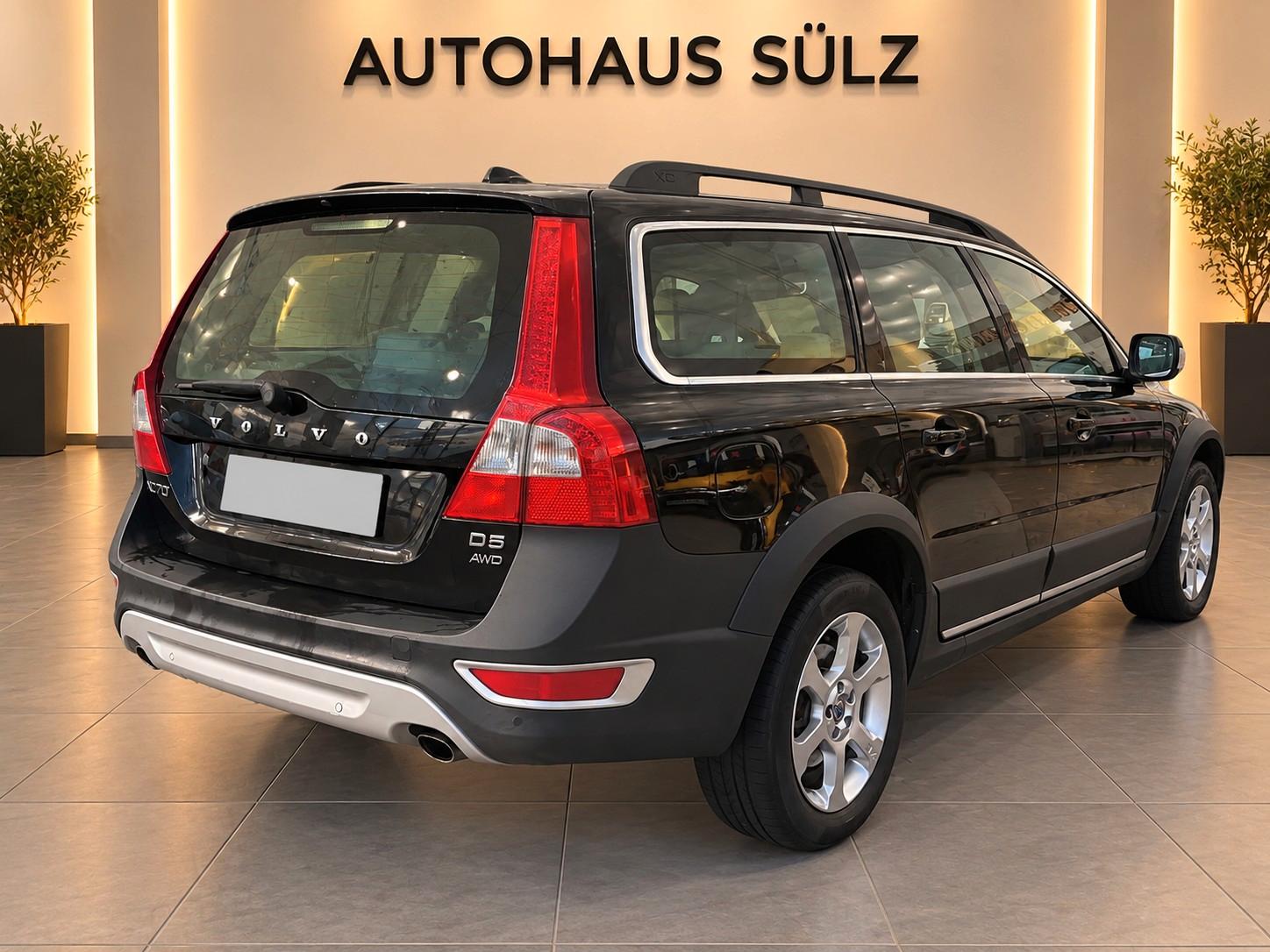 Volvo XC70 D5 Momentum AWD/Automatik/Leder/Navi/Xenon