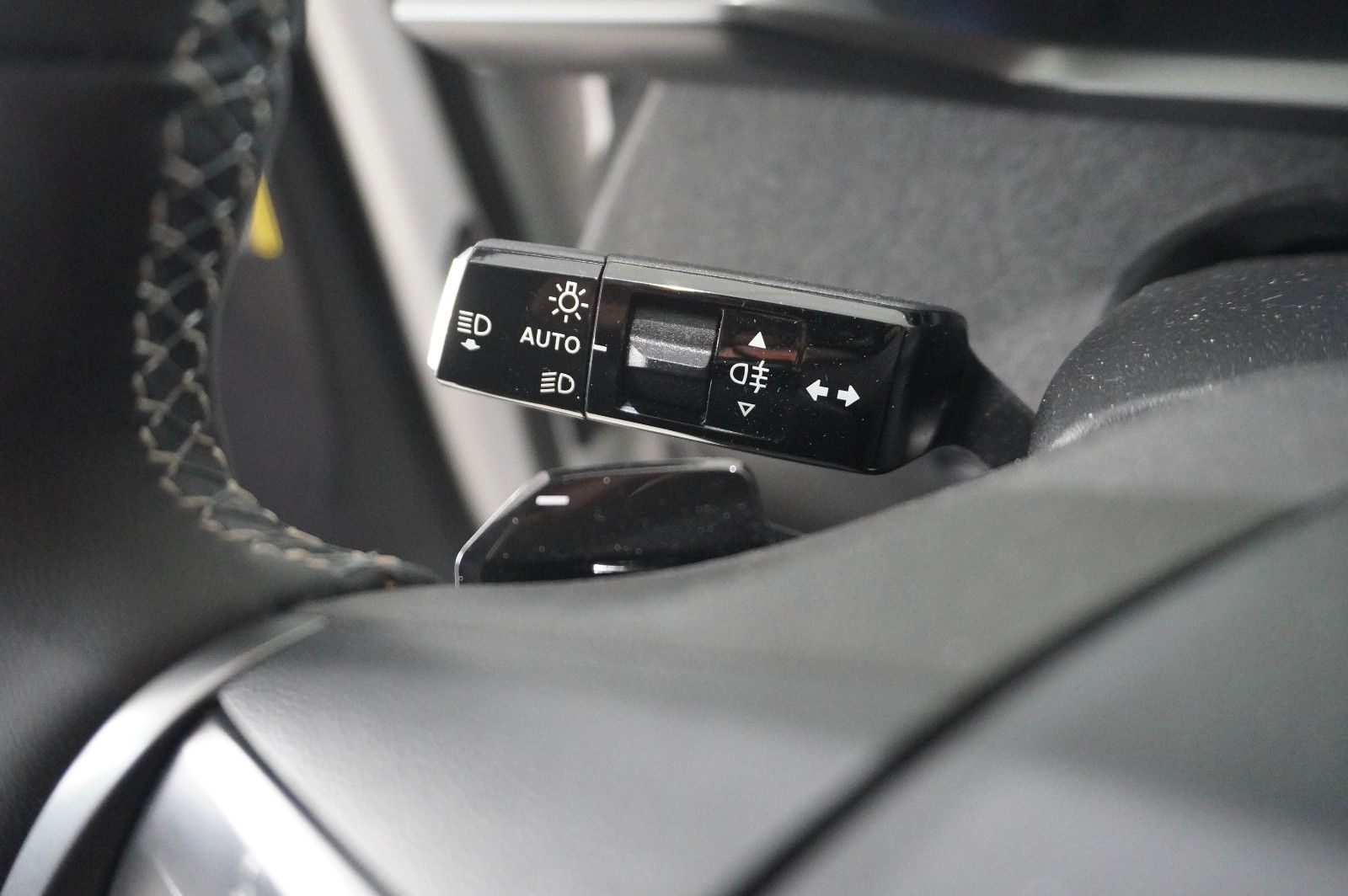 Fahrzeugabbildung Opel Grandland 1.2 48V HYBRID EDIT. NAVI/LED/KAMERA
