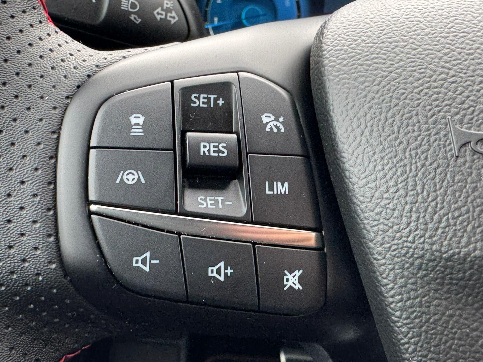 Fahrzeugabbildung Ford Focus 1.0 ST-Line X MATRIX*B&amp;O*ACC*KAM*APP*LHZ
