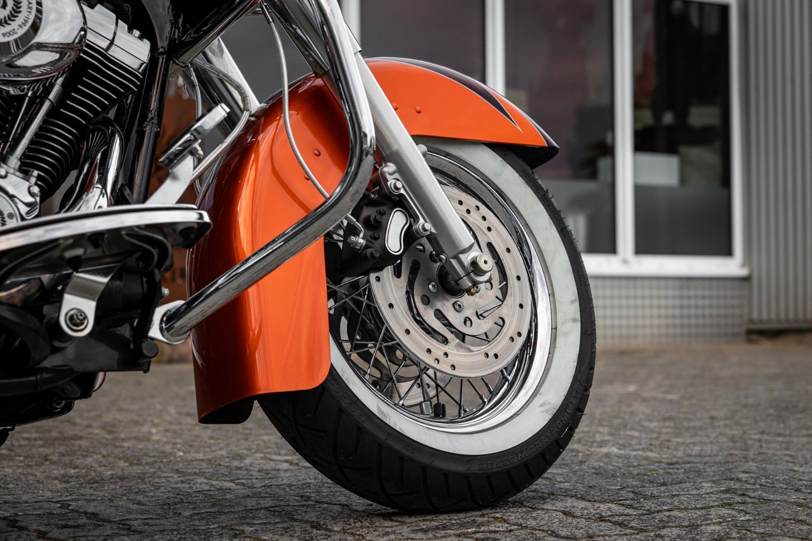 Fahrzeugabbildung Harley-Davidson FLHRC Road King Classic - BLACK BEAR - SELTEN
