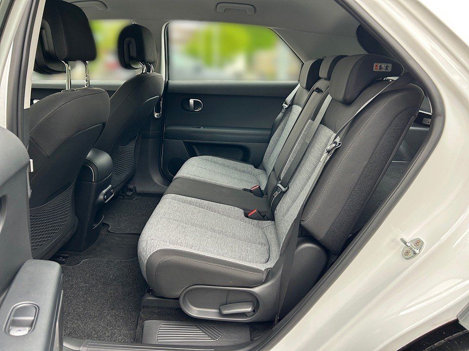 Fahrzeugabbildung Hyundai IONIQ 5 58kWh DYNAMIQ 1.HD GARANTIE LED+NAV+PDC+