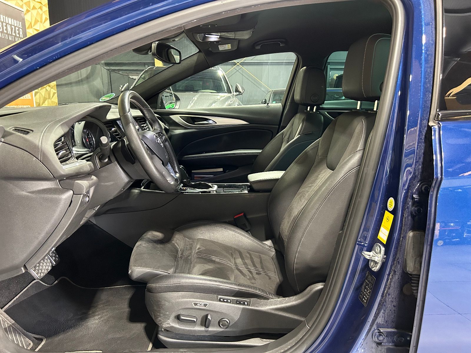 Fahrzeugabbildung Opel Insignia B Sports Tourer Ultimate/8-FACH/APPLE/