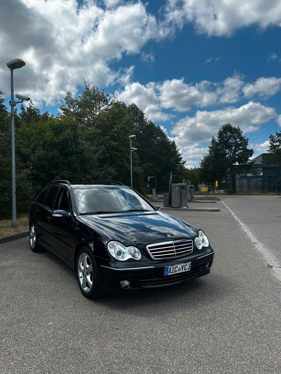 Mercedes-Benz C220 2006 — rear view