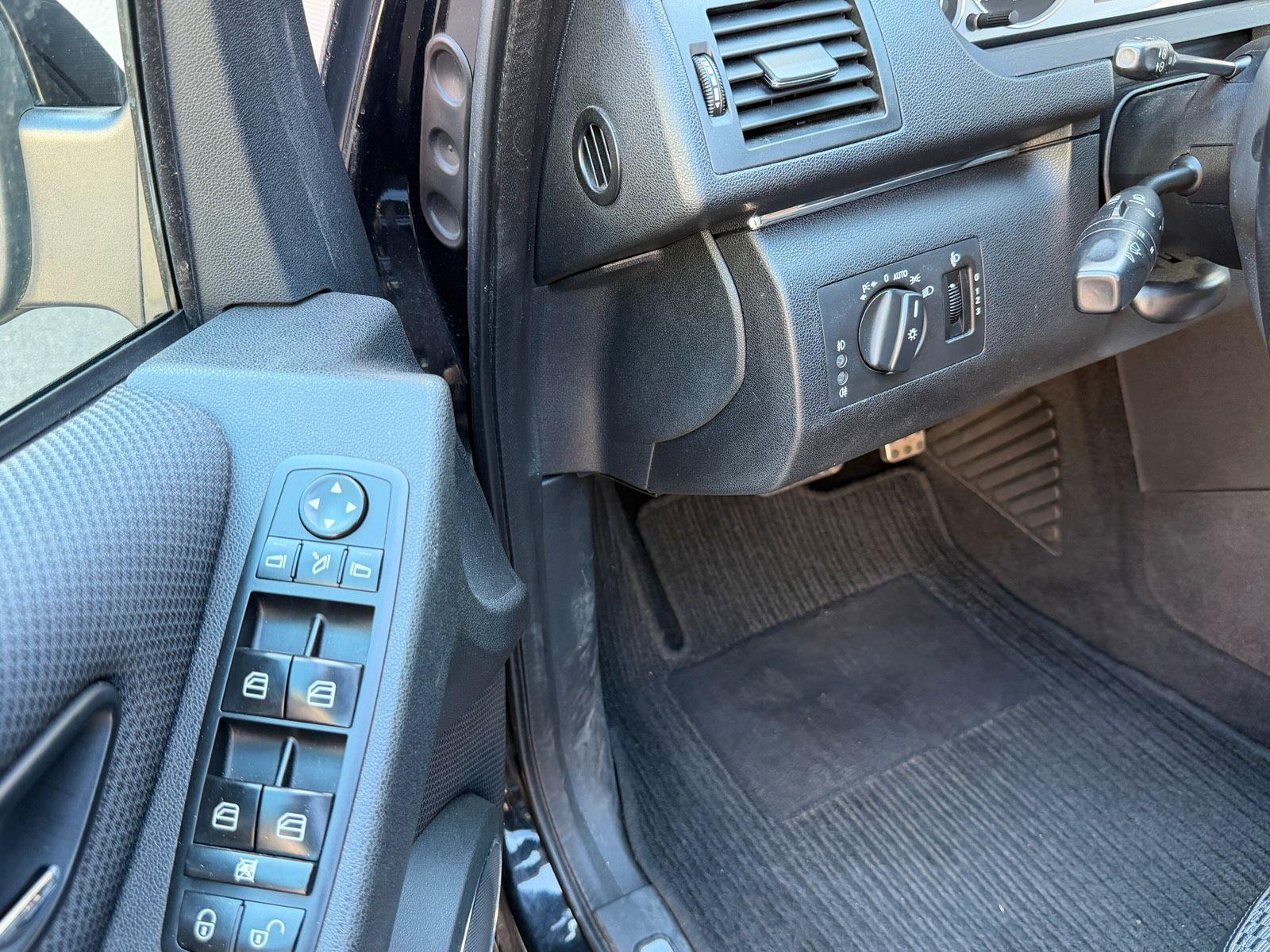 Mercedes-Benz B200 2009 — photo 10