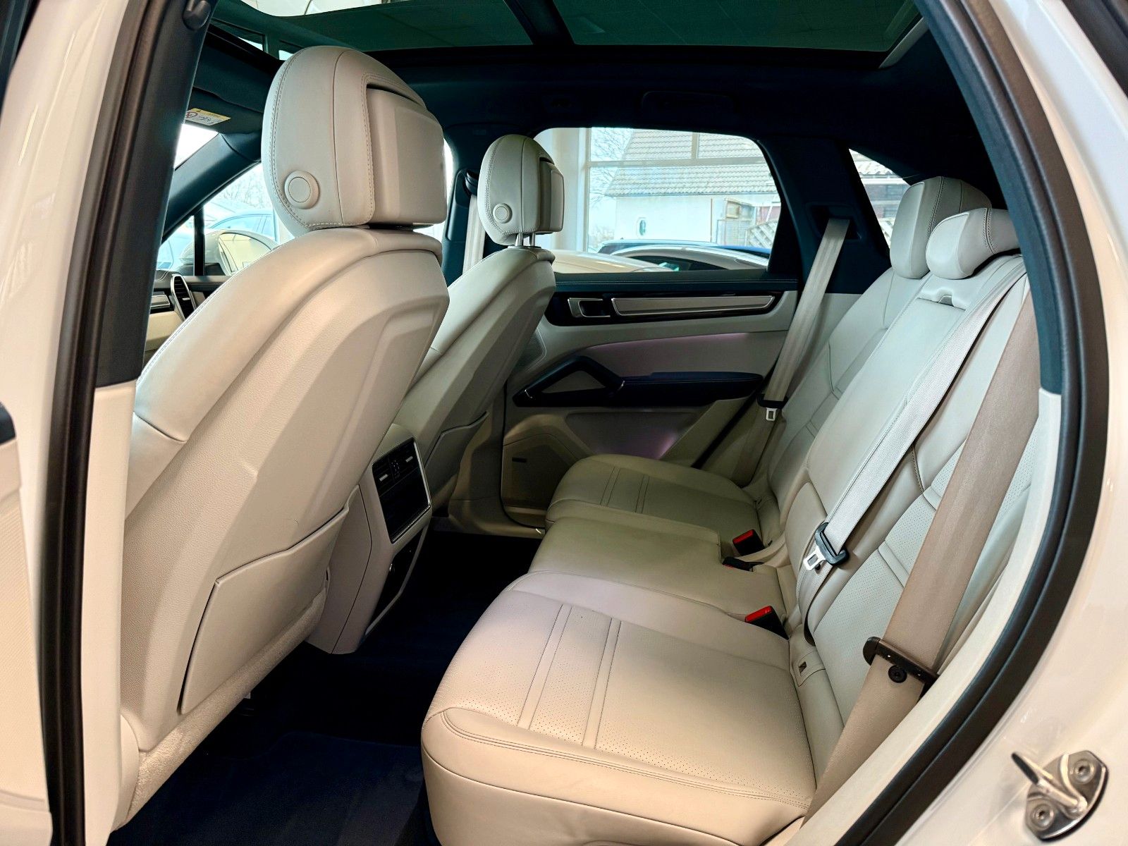 Fahrzeugabbildung Porsche Cayenne V6 Platinum Edition SportChrono/Panorama