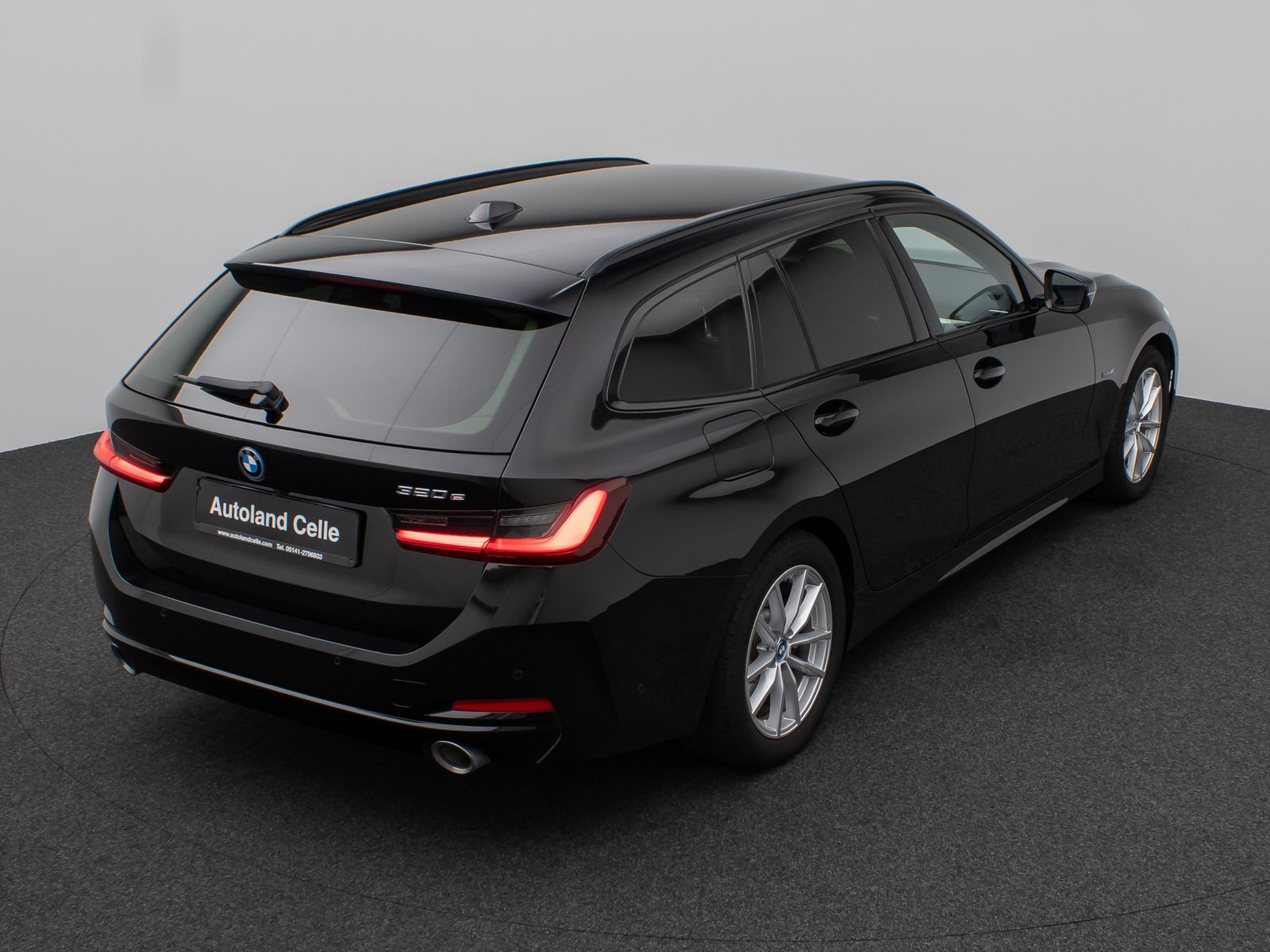 Fahrzeugabbildung BMW 320e Kamera HUD DAB H/K AHK Stop&Go Sport LED