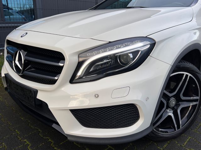 Mercedes-Benz GLA 220 d 4Matic*AMG LINE*PANORAMA*LEDER*AHK*LED