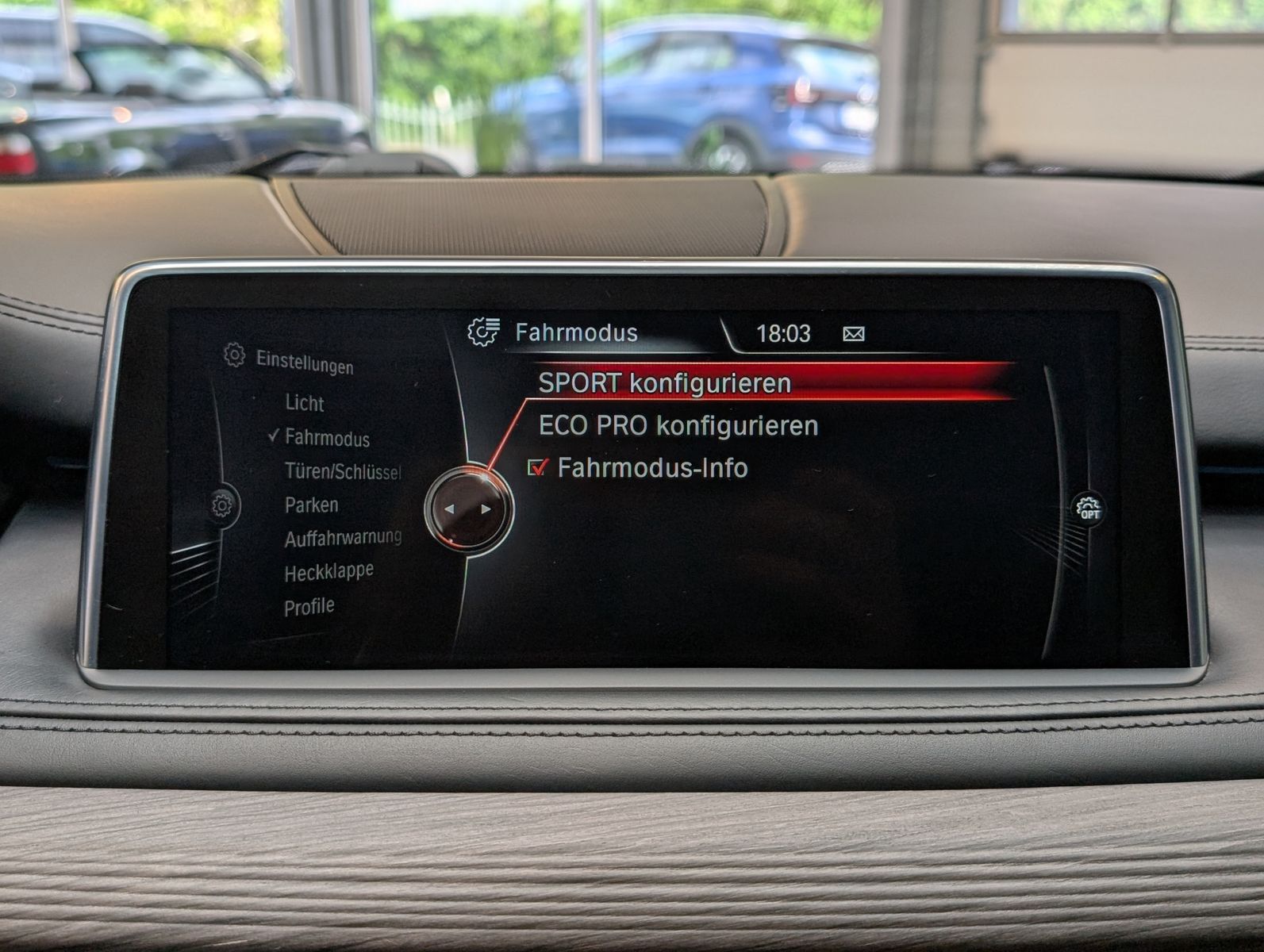 Fahrzeugabbildung BMW X5 xD 30d M-Sport HUD Pano H&K Komfortsi AHK 20"