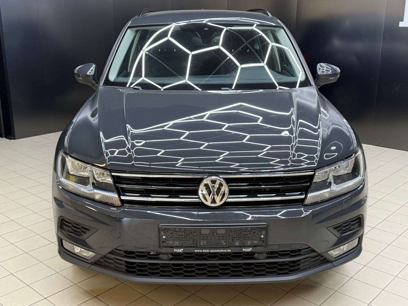 Fahrzeugabbildung Volkswagen Tiguan 2.0d DSG Comf 4Mot >NAVI+SHZ+PDC+LM+AHK+
