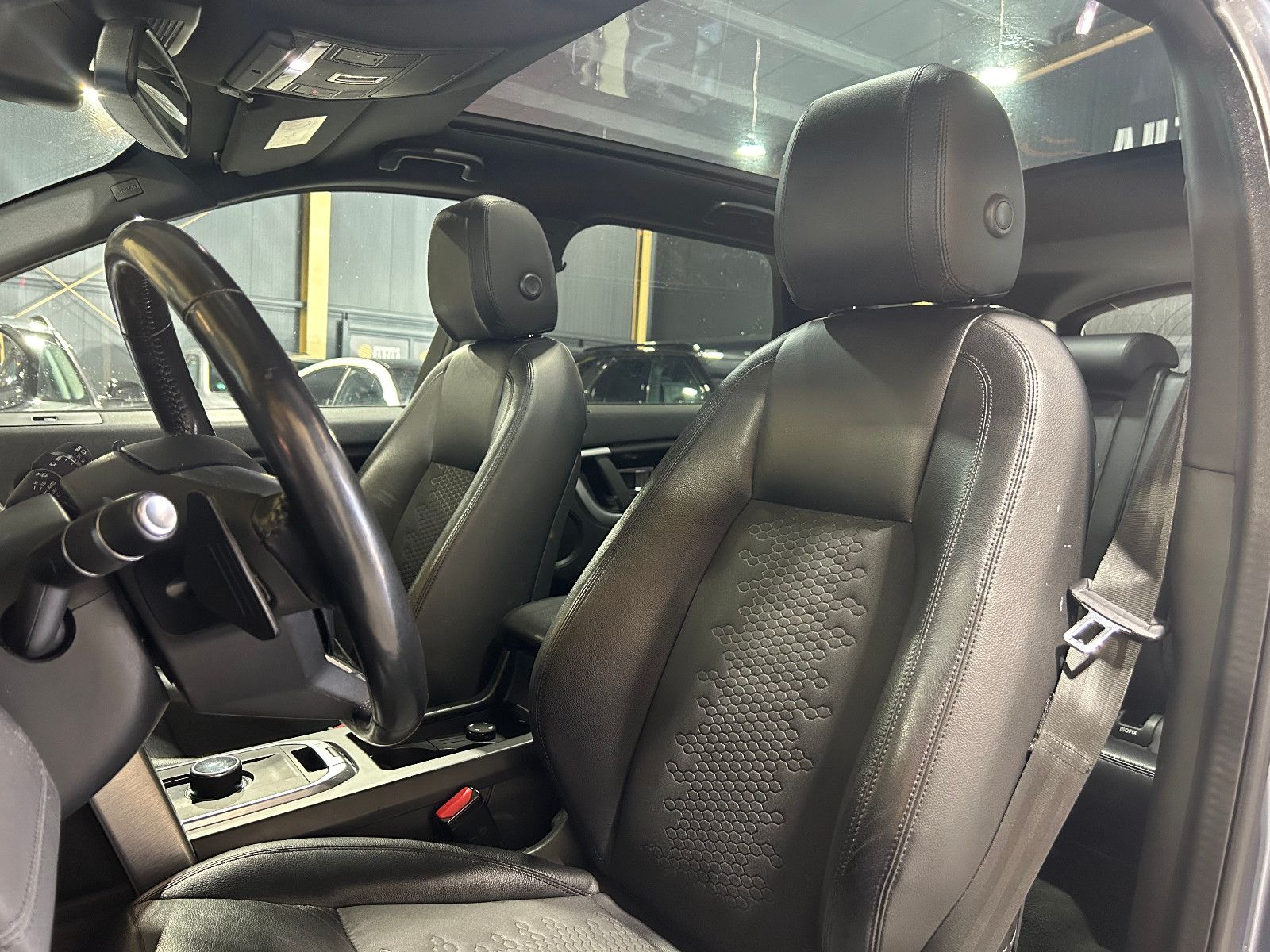 Fahrzeugabbildung Land Rover Discovery Sport SE AWD/PANO/ACC/NAVI/KAMERA/SHZ