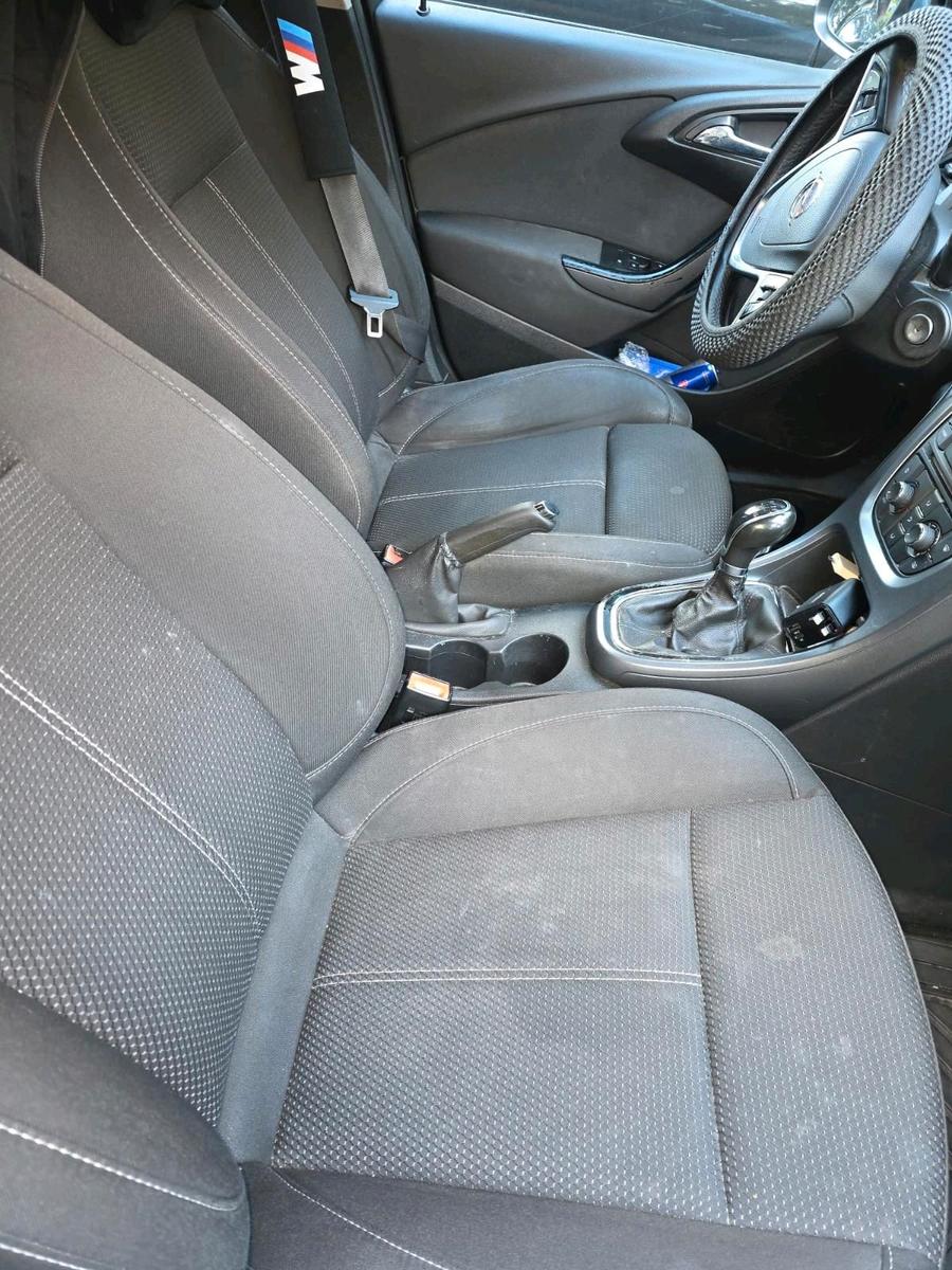 Opel Astra 2015 — photo 8