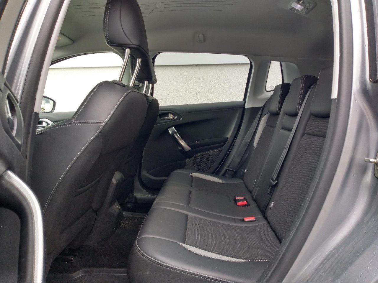 Peugeot 2008 1,2 Navi Sitzheizung Tempomat PDC Alu Klima