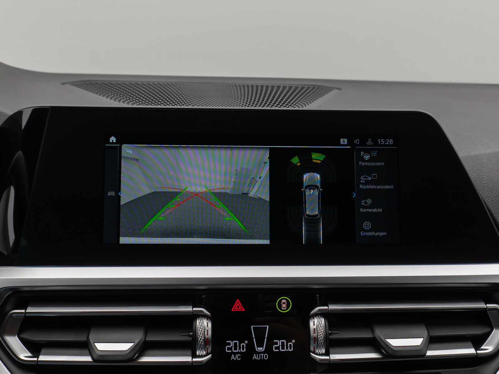 Fahrzeugabbildung BMW 330e M Sport Kamera DAB H/K Geschwind Parkassist