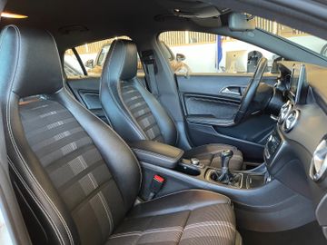 Mercedes-Benz CLA 180 Shooting Brake *NAVI*PDC*TEMPOMAT*