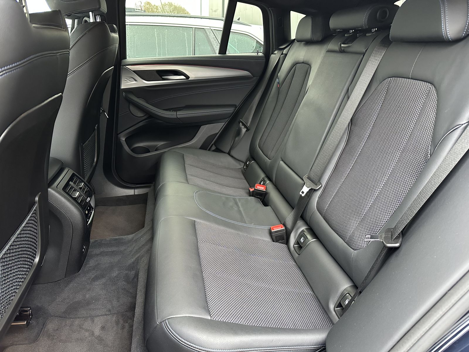 Fahrzeugabbildung BMW X4 M40i NAV+LED+HEAD-UP+H&K+KAM+MEMORY+20ZO+1HD