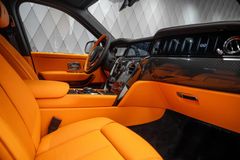 Cullinan Series II 2025 BLACK/ORANGE 4 SEATS