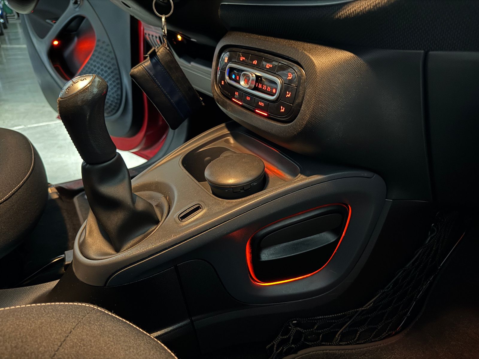 Fahrzeugabbildung Smart ForFour PASSION NAVI PDC SITZHEIZUNG SCHECKHEFT