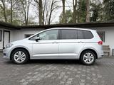 Volkswagen Touran 7 Sitze / Automatik / AHK / 1. Hd / Navi - VW Touran Gebrauchtwagen in Düsseldorf