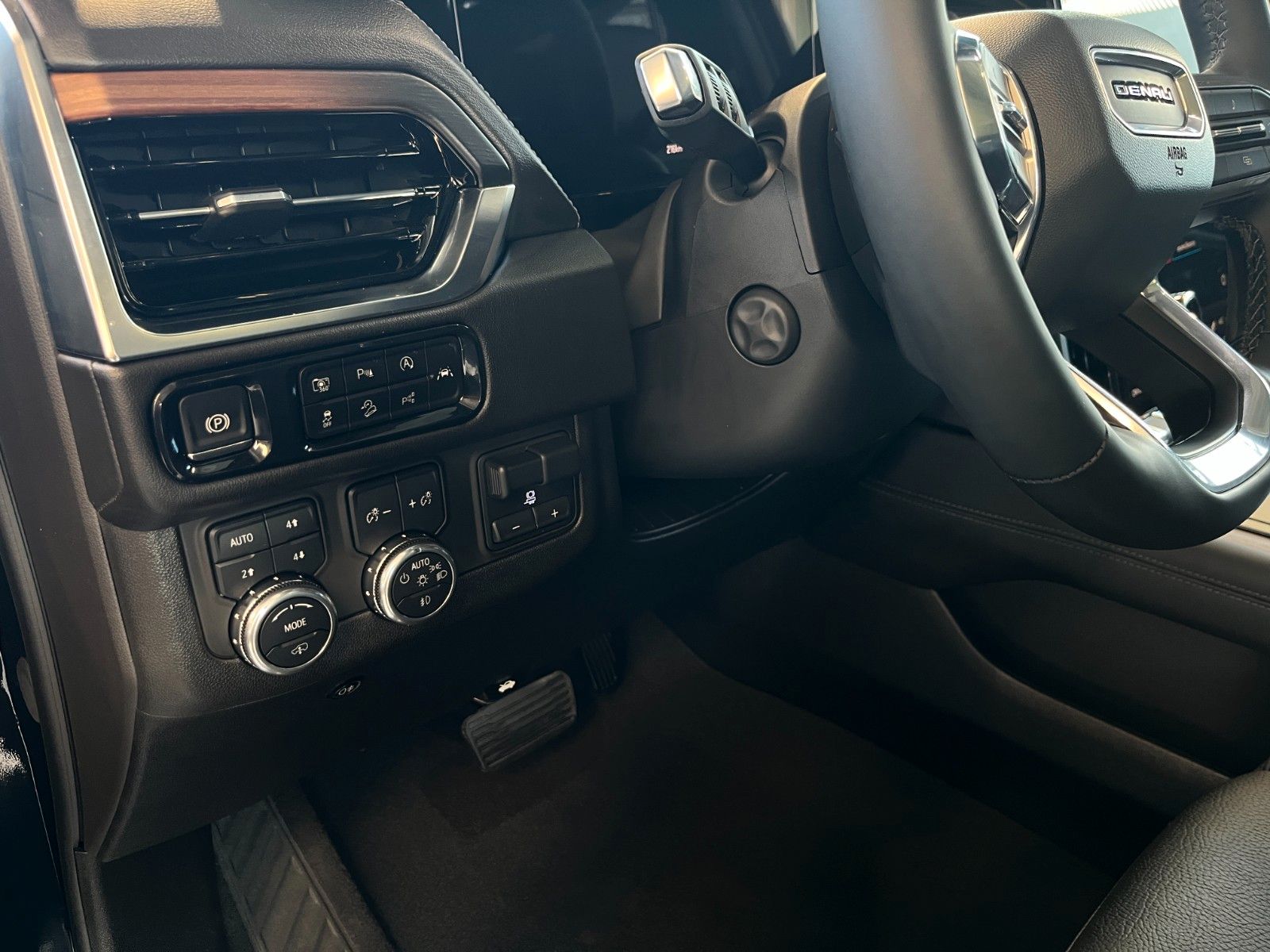 Fahrzeugabbildung GMC Yukon Denali 6.2 V8*Luftfed.*360°*Head-Up