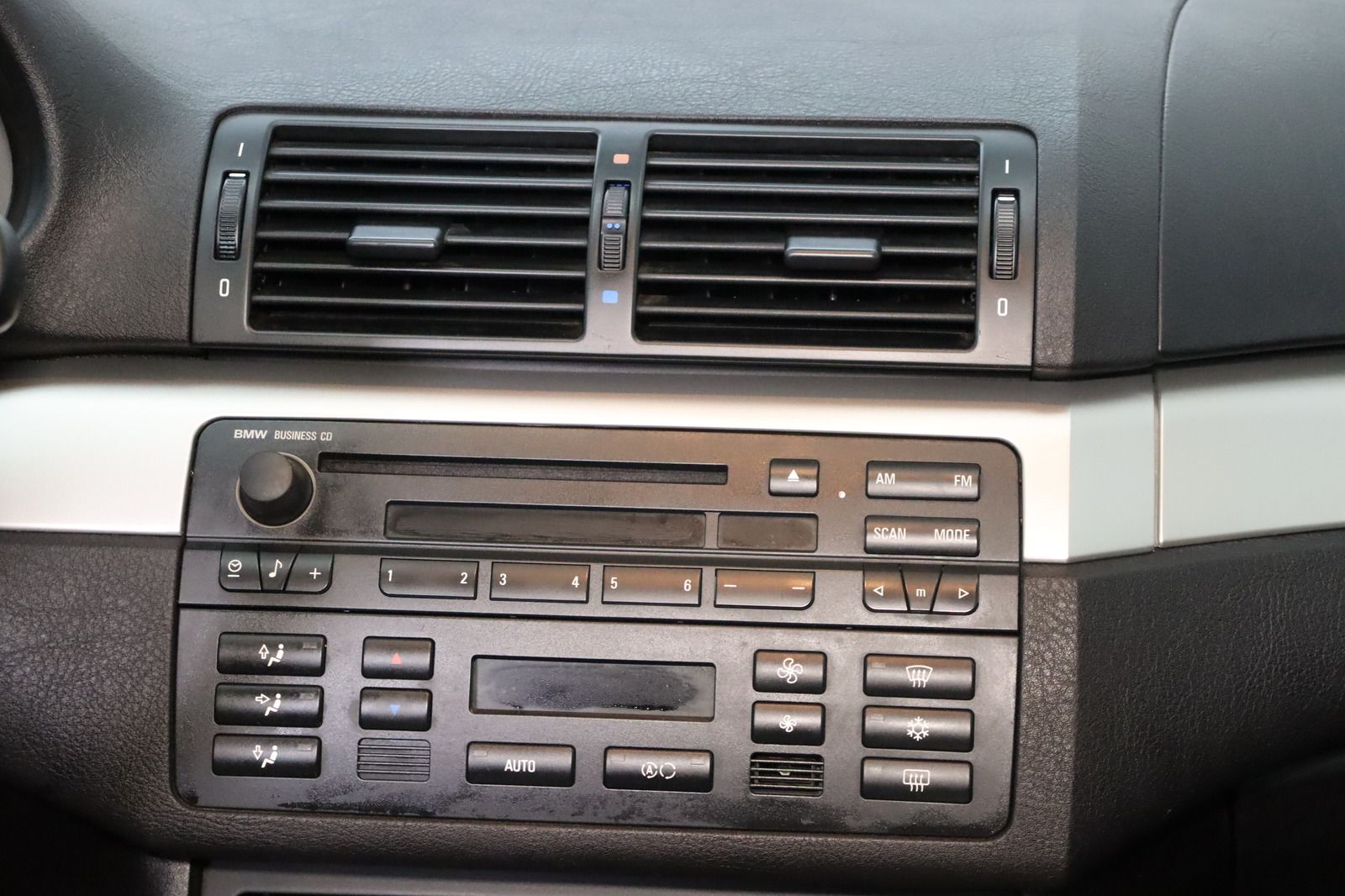 Fahrzeugabbildung BMW 320 i * Xenon * Leder * Sitzhzg. PDC