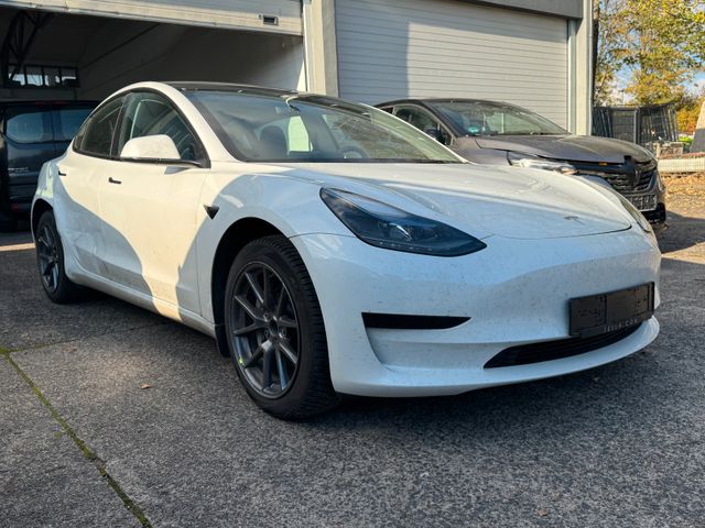 Tesla Model 3 Basis RWD UNFALL 360° SHZ LKZ PANO VKZ