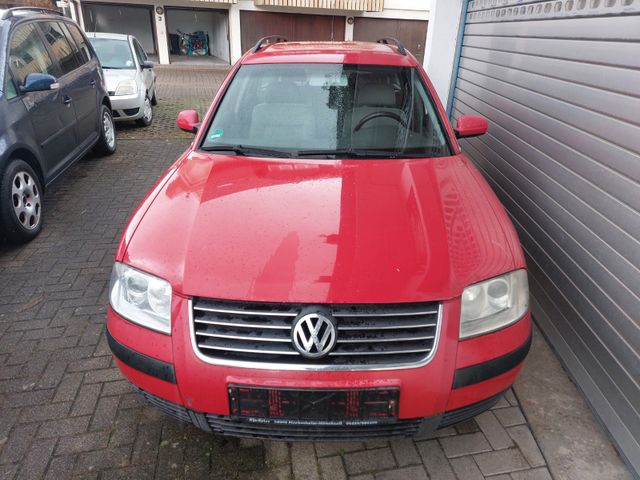 Volkswagen PASSAT KOMBI 1.6*8FACH*ALU*AHK*KLIMA*TÜV*GUT