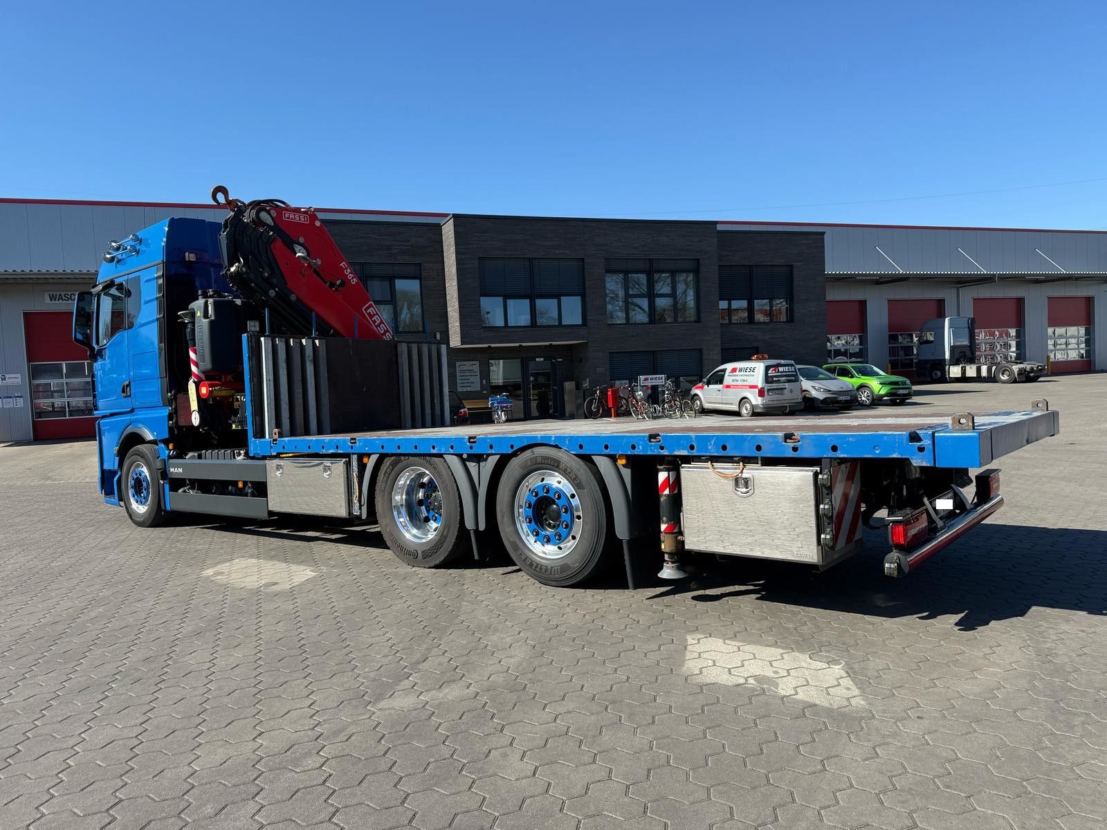 Fahrzeugabbildung MAN TGX 26.640 mit Fassi F365A2.26 Containerpritsche