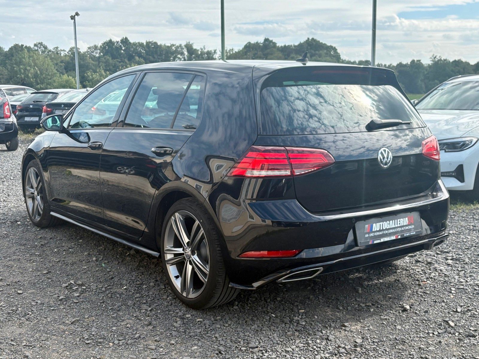 Fahrzeugabbildung Volkswagen Golf VII 1.5 TSI ACT DSG Sound Navi R-LINE ACC