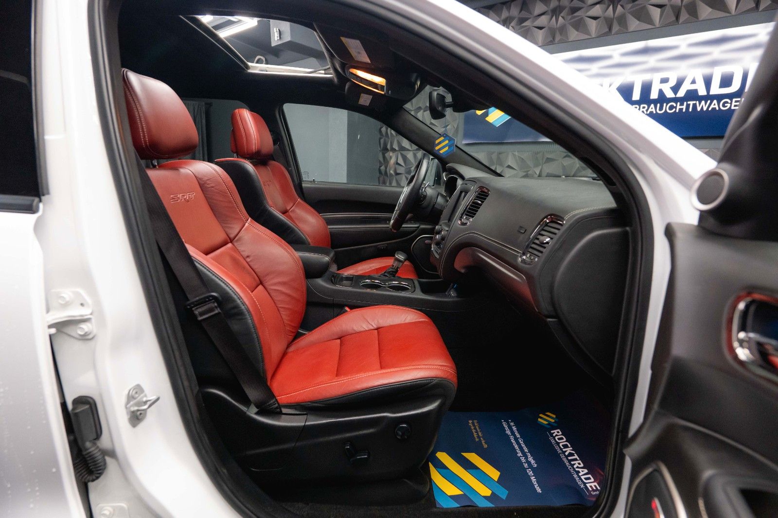 Fahrzeugabbildung Dodge Durango 6.4 V8 SRT Performance 4x4 Night-Paket