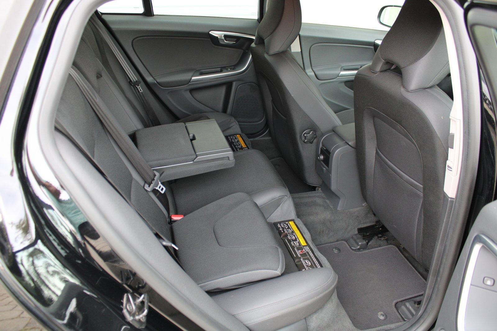 Volvo V60 2011 — photo 14