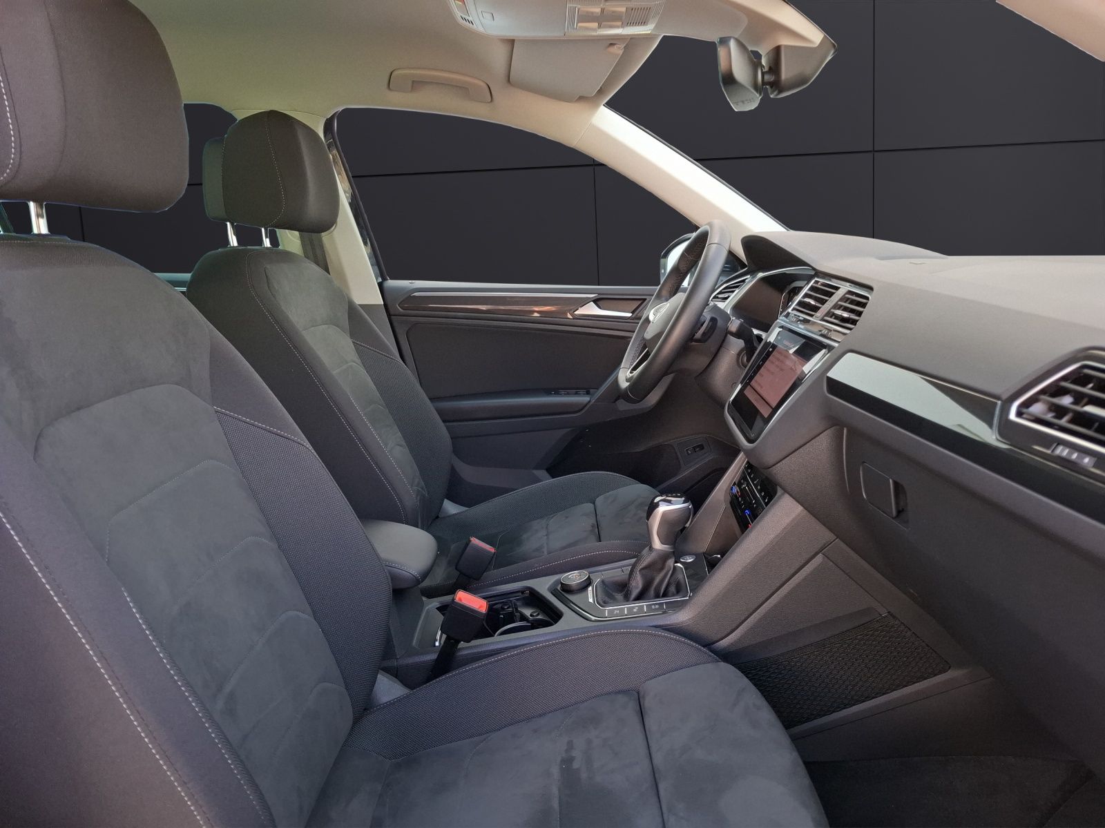 Fahrzeugabbildung Volkswagen Tiguan TDI Elegance 4M STH Matrix AHK Navi AID A