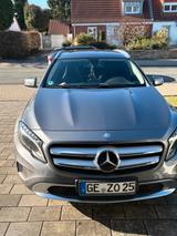 Mercedes-Benz GLA 200 - - Mercedes-Benz GLA 200 mit Benzin-Antrieb