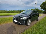 BMW 216i Active Tourer*1.HAND*PDC*ALU*KLIMA*WENIG KM - BMW 216 Active Tourer aus 2017