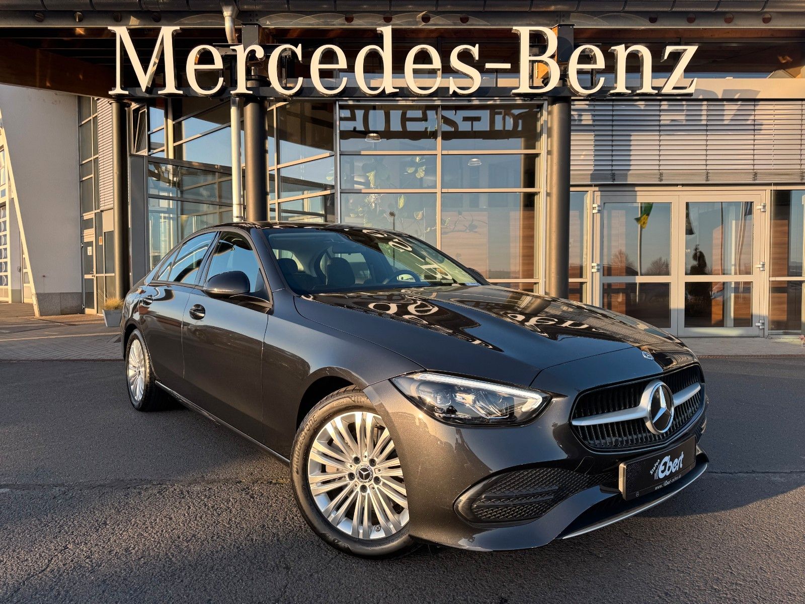 Fahrzeugabbildung Mercedes-Benz C 200 Limo+Leder+LED+Navi+DAB+ESD