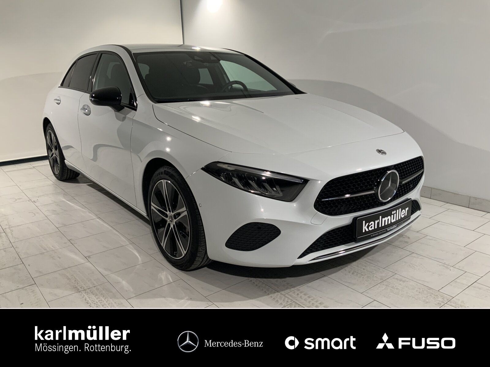 MERCEDES-BENZ A 220 4Matic Navi+Distronic+RfK+AHK+LED+NightP