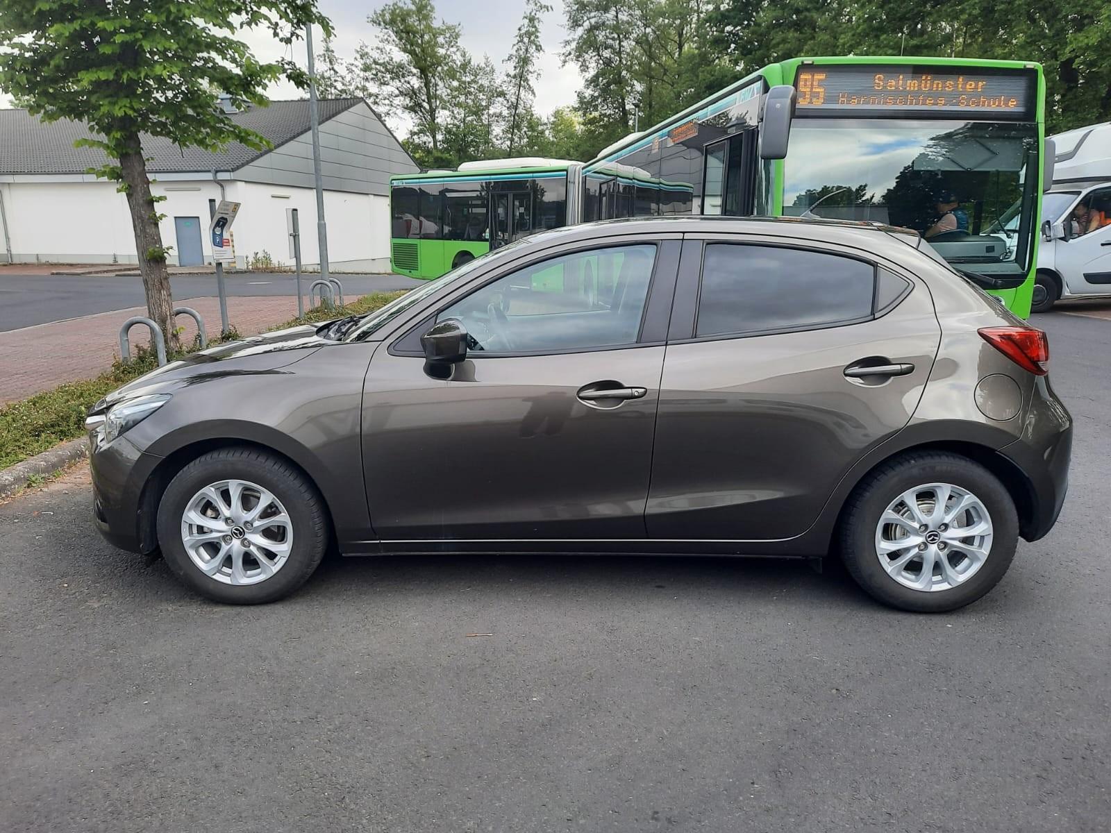 Mazda 2 Unfallfrei und TÜV neu