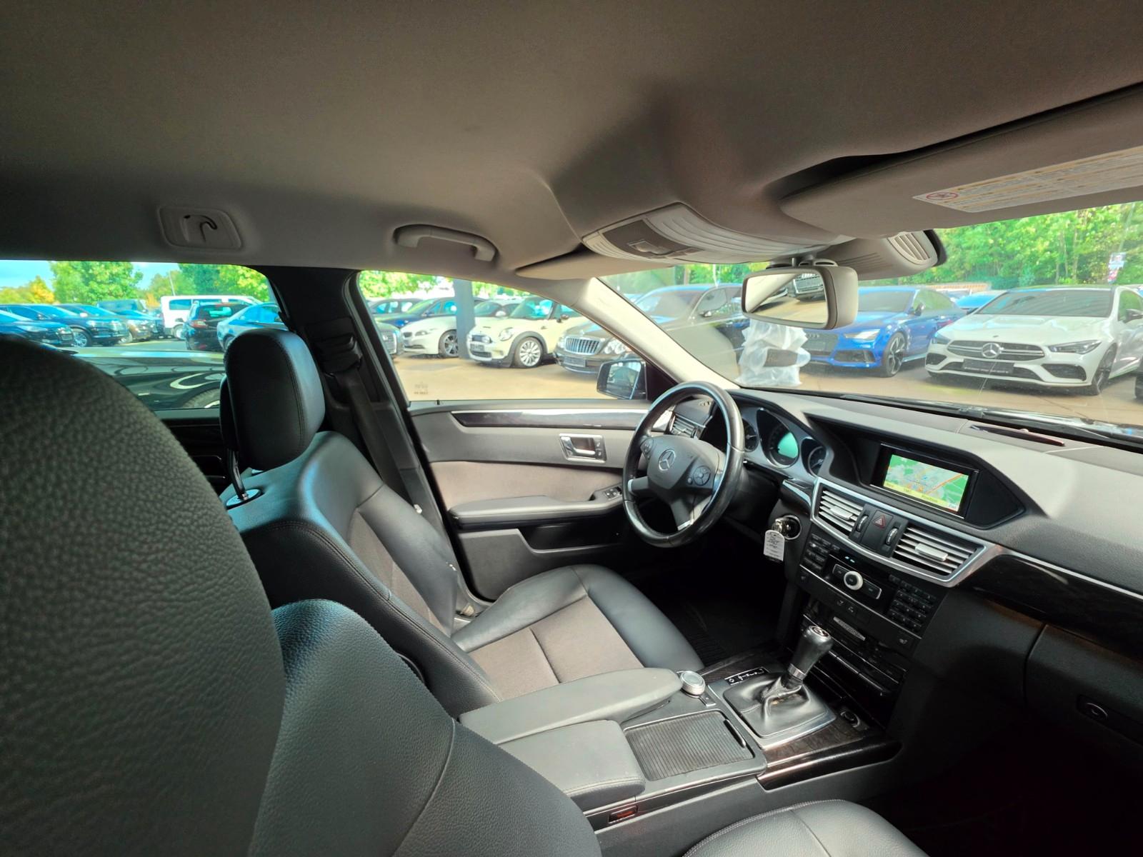 Mercedes-Benz E200 2011 — photo 11