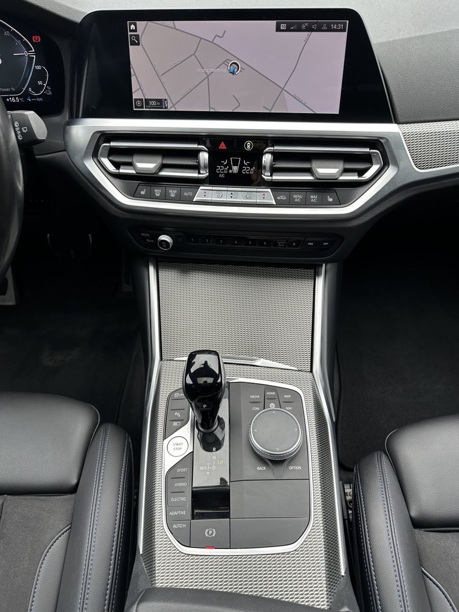 Fahrzeugabbildung BMW 330e Touring xD M-Sport NAV+LASER+PANO+HEADUP+VC