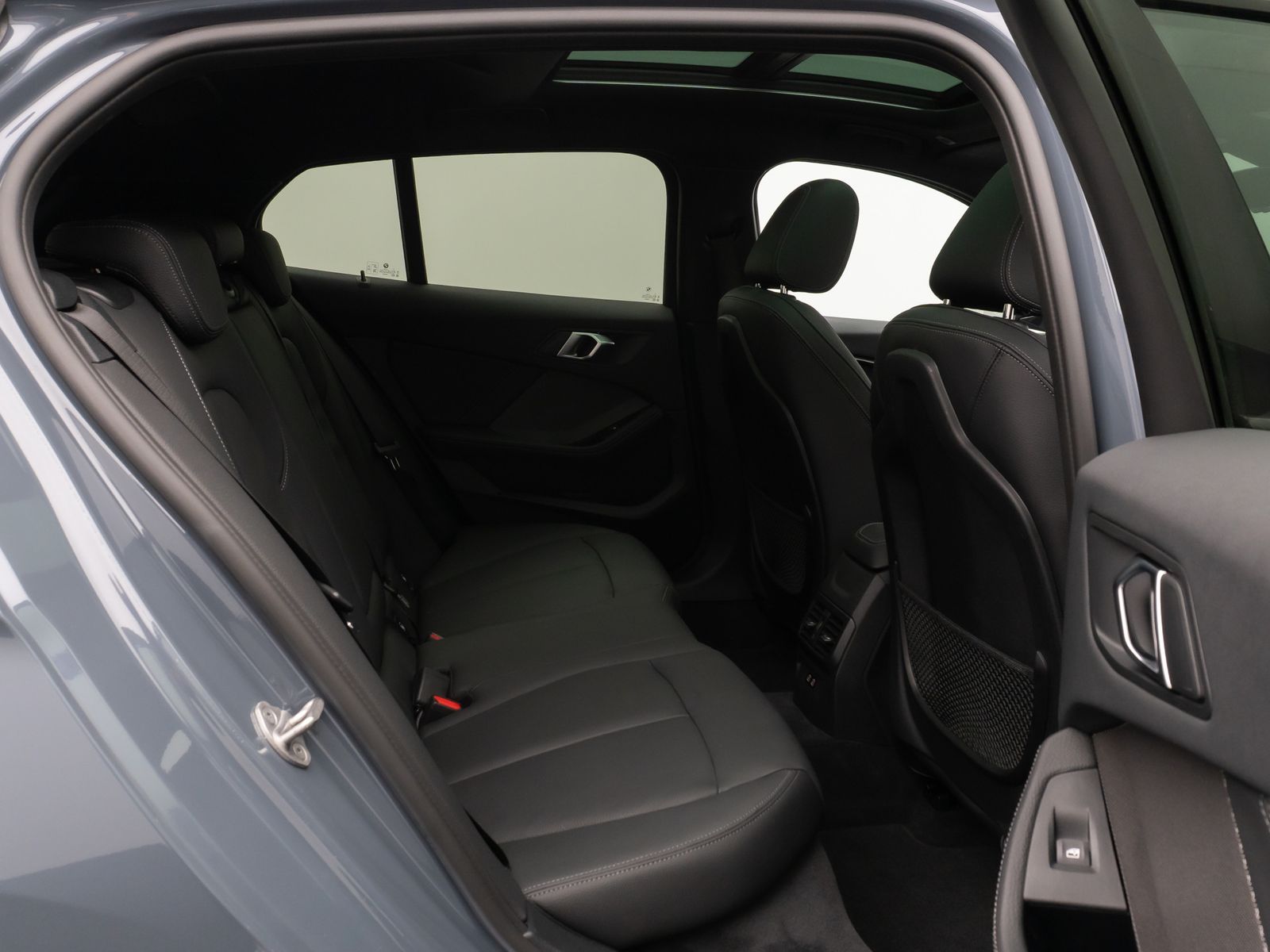 Fahrzeugabbildung BMW 118i M Sport Panorama Kamera HUD DAB H/K Komfort