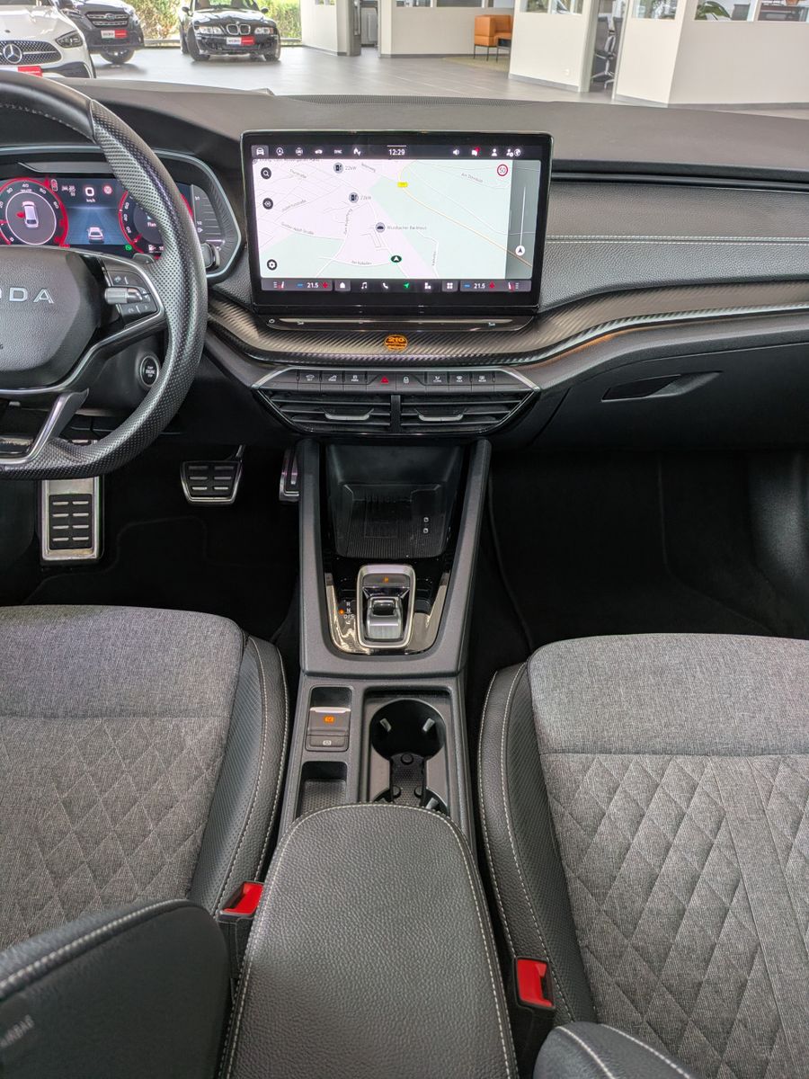 Fahrzeugabbildung SKODA Octavia 1.5 TSI Sportline Pano Matrix AHK 5J-Gar