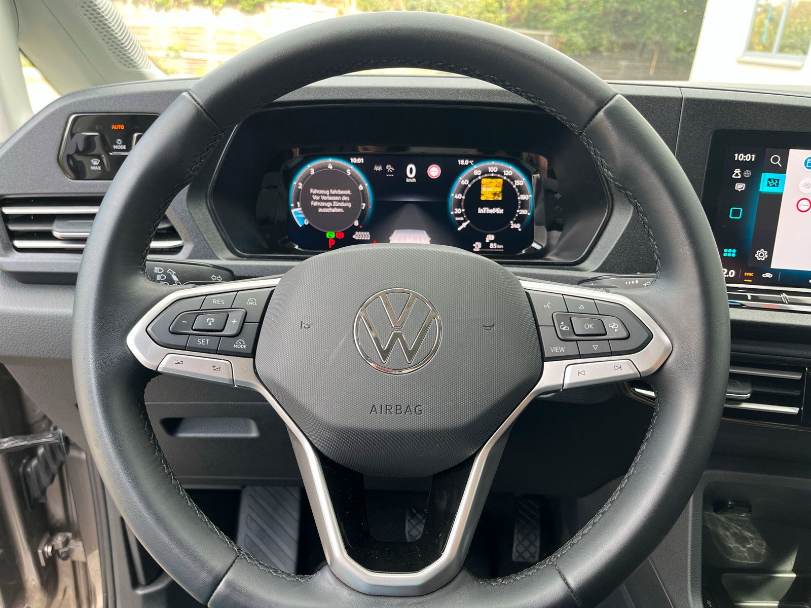 Fahrzeugabbildung Volkswagen Caddy Maxi 1.5 TSI DSG Life AHK ACC KAMERA