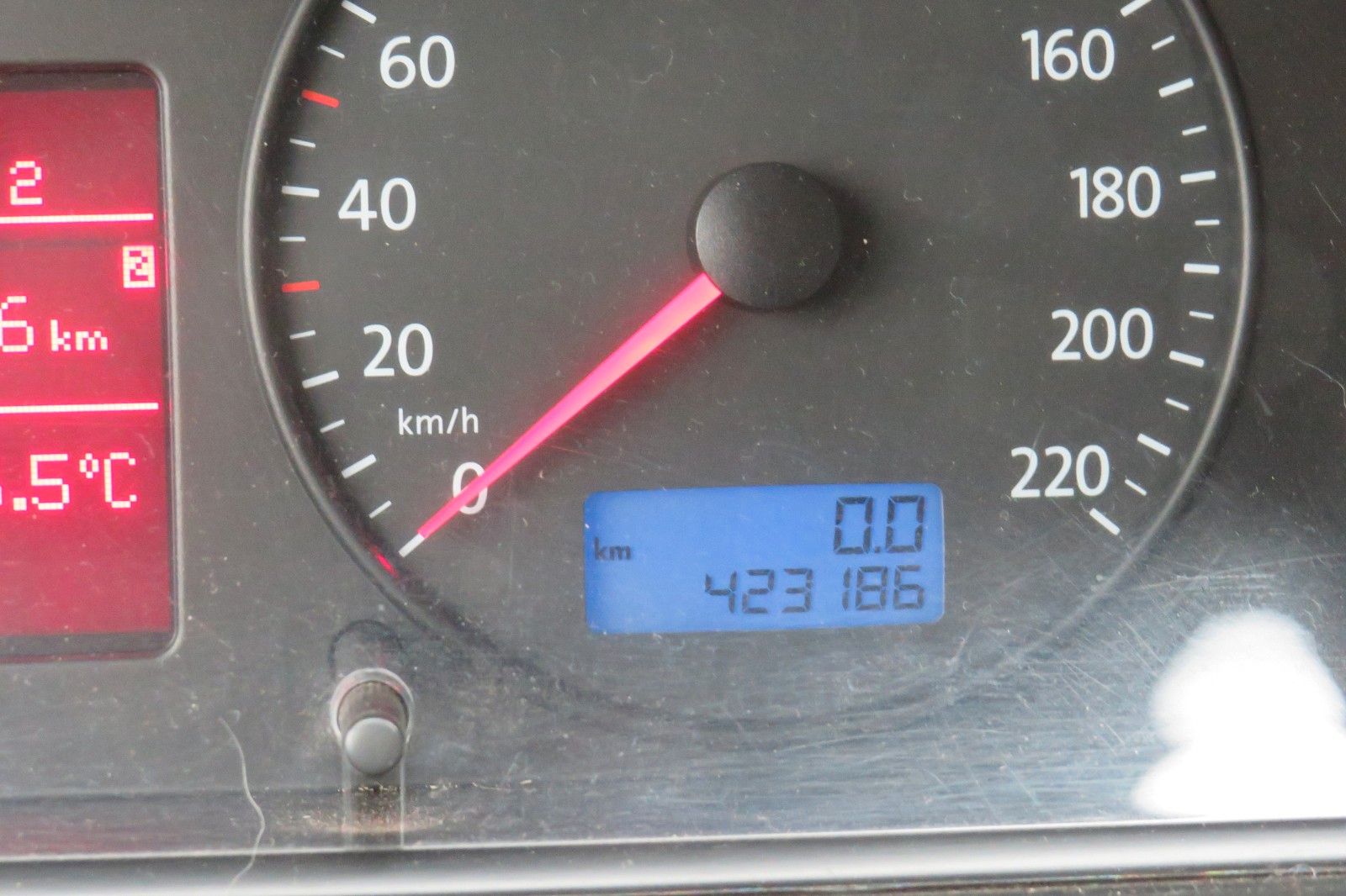 Fahrzeugabbildung Volkswagen T5 California 1.H SCHECKHEFT MOTOR TEILÜBERHOHLT