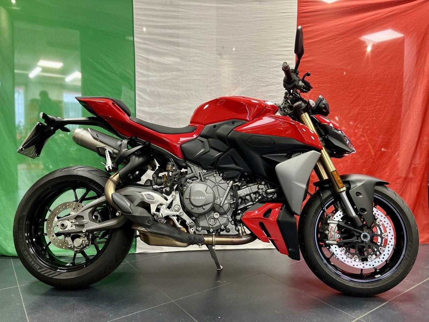 Ducati Streetfighter V2
