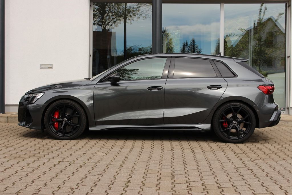 AUDI RS3 Sportback/RS DYNAMIK/ SONOS/ KOMFORT PRO AUDI RS3 Sportback/RS DYNAMIK/ SONOS/ KOMFORT PRO