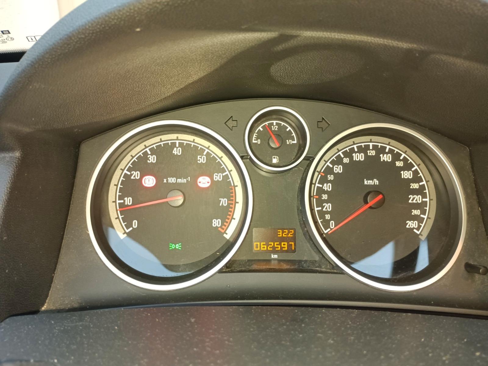 Opel Astra 2005 — photo 10