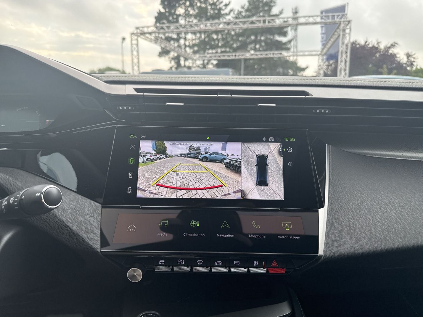 Fahrzeugabbildung Peugeot 408 GT HYBRID 145 e-DSC6 El. Panodach Navi ACC