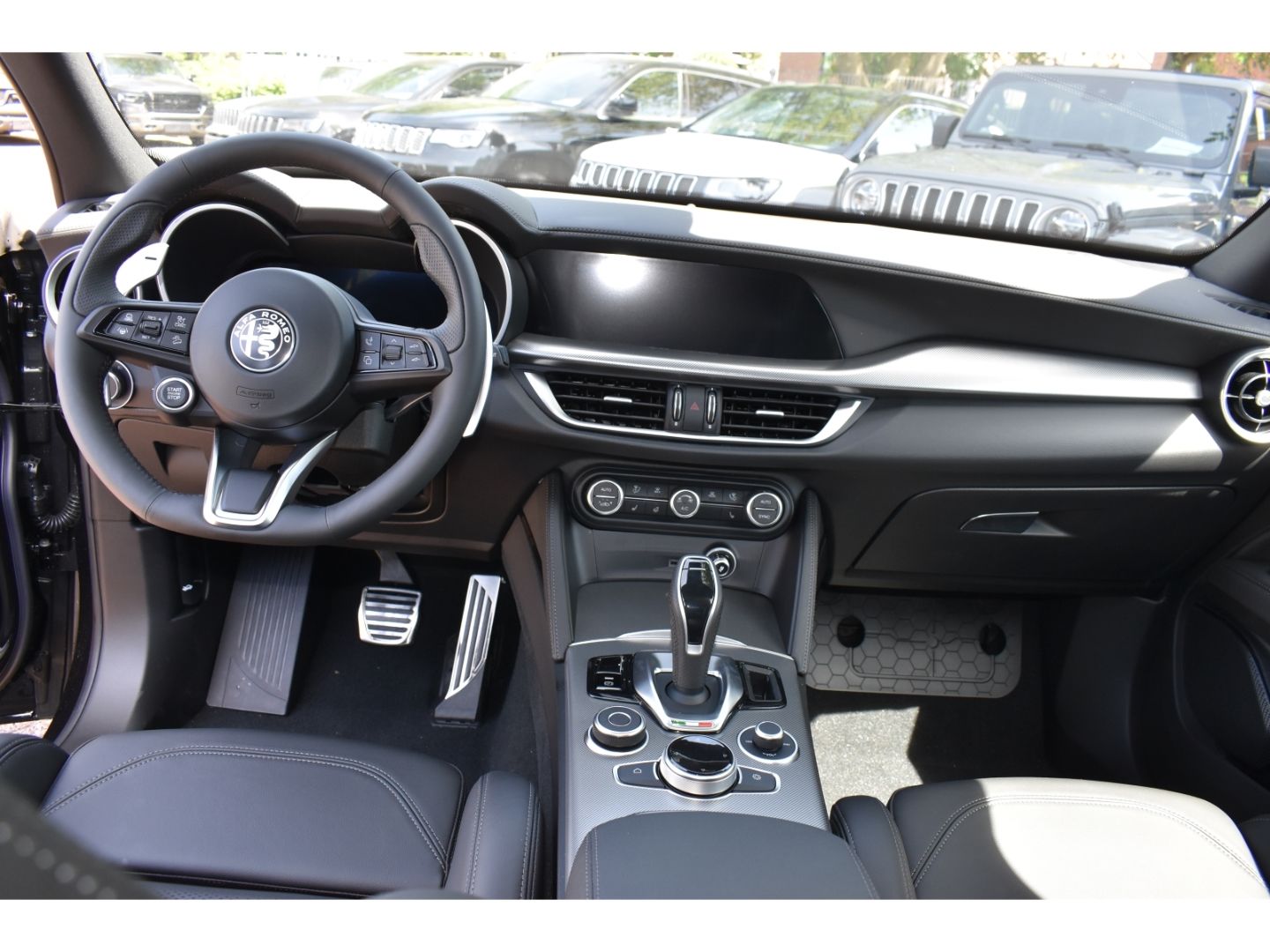 Fahrzeugabbildung Alfa Romeo Stelvio Veloce Q4 2.0 Turbo - Panoramadach -