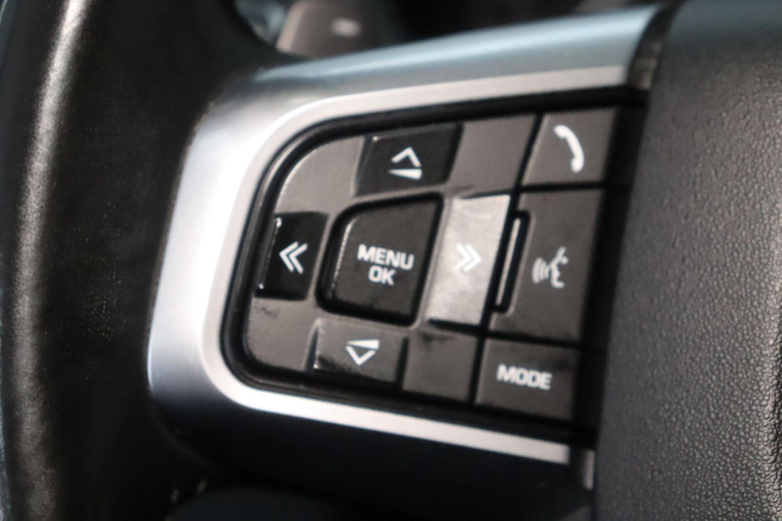 Fahrzeugabbildung Land Rover Discovery Sport 2.0 TD4 SE AWD