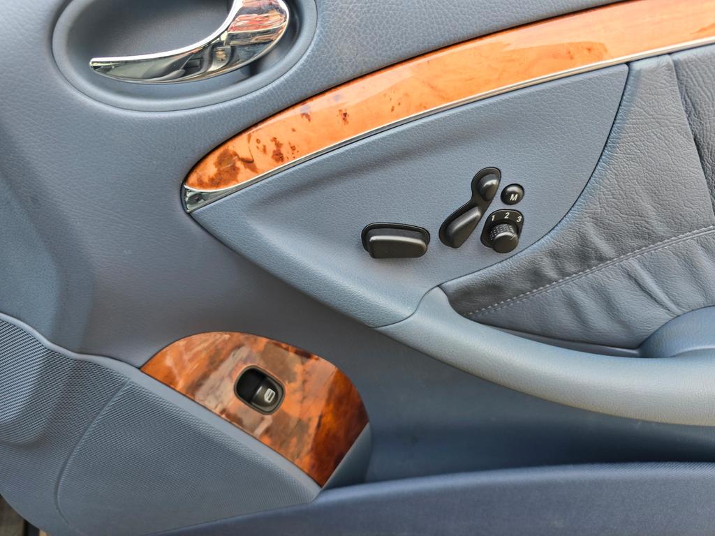 Mercedes-Benz CLK 320