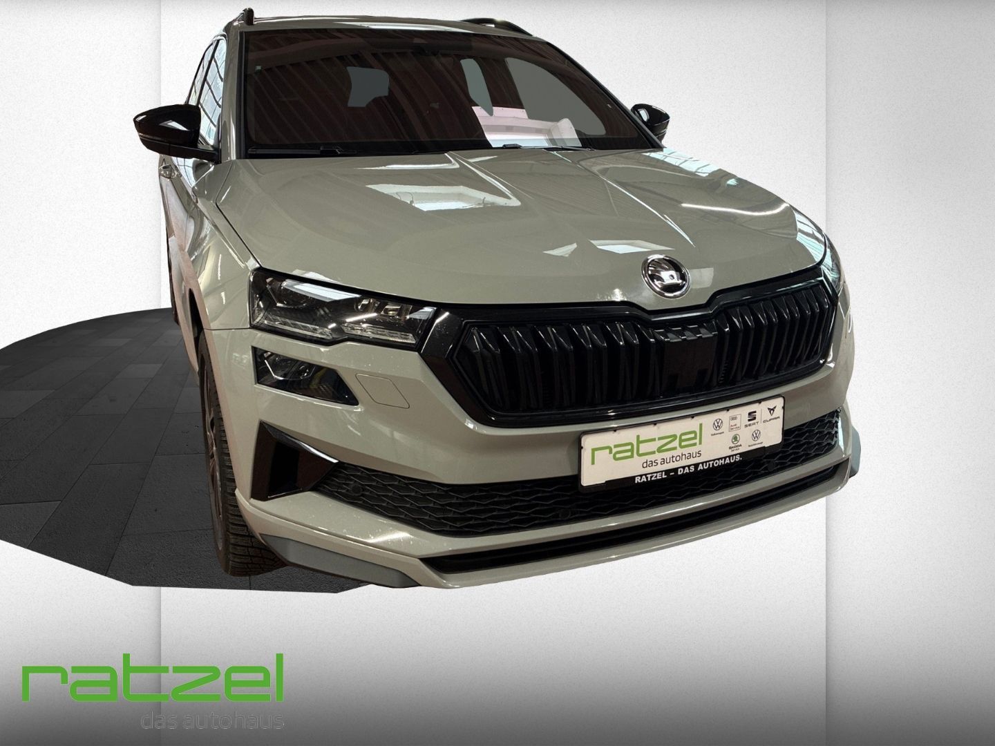 Fahrzeugabbildung SKODA Karoq 4x4 Sportline 2.0 AHK Navi LED Kamera ACC